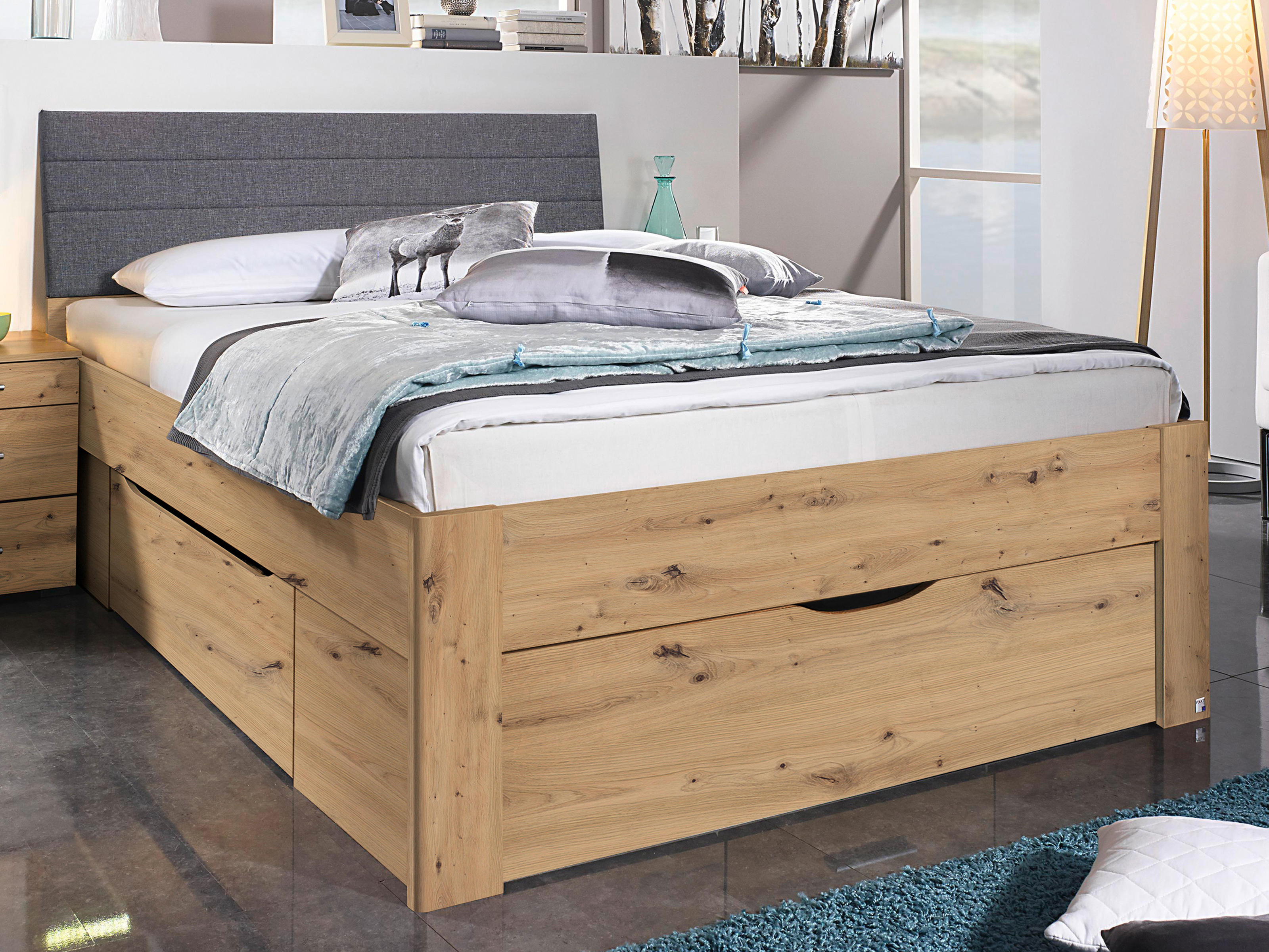 Lit SCARLETT 160x200 cm chêne artisan avec trois tiroirs avec tête de lit en tissu
