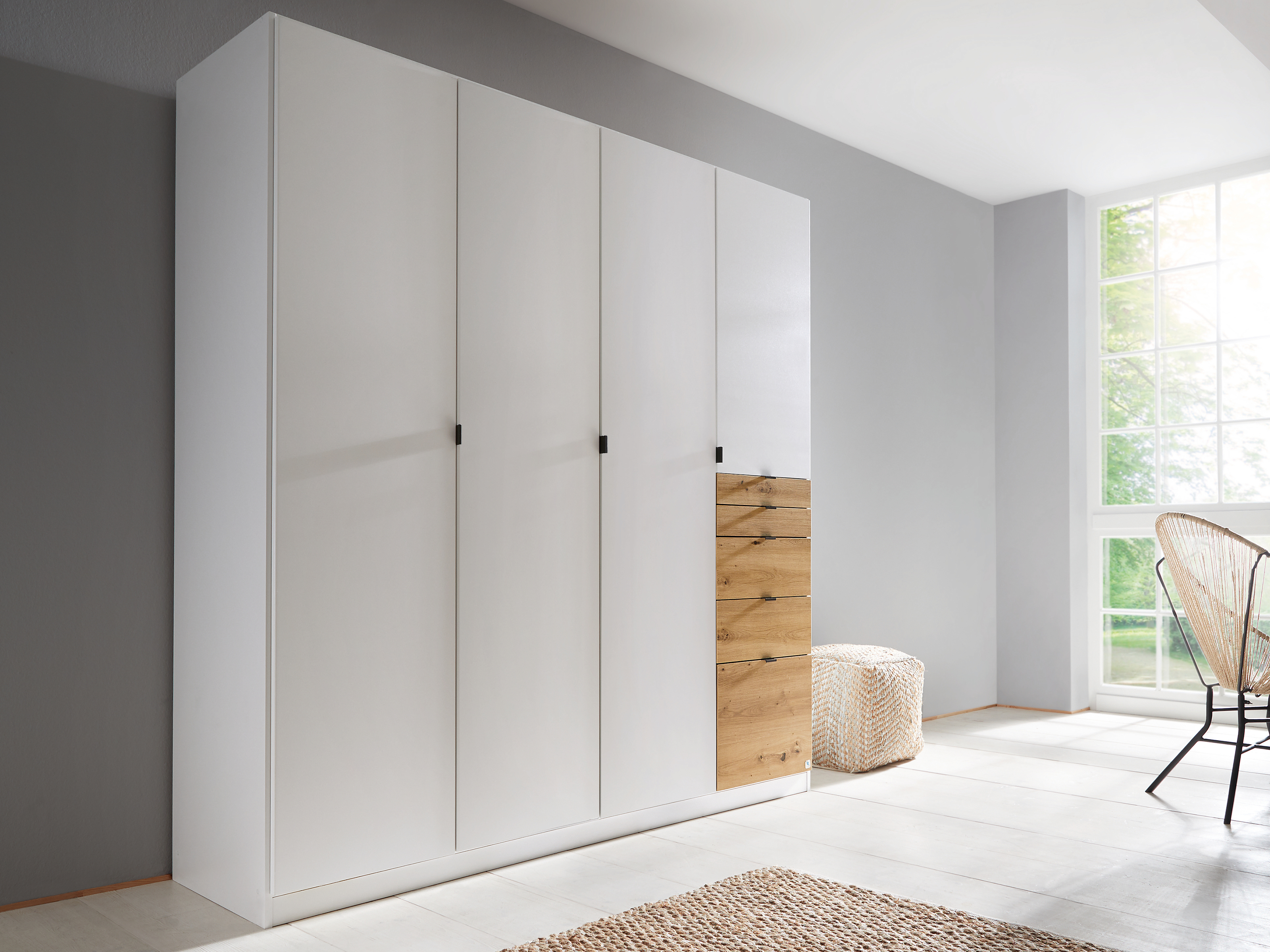 Armoire OTAMENDI 4 portes 5 tiroirs blanc neige/chêne artisan