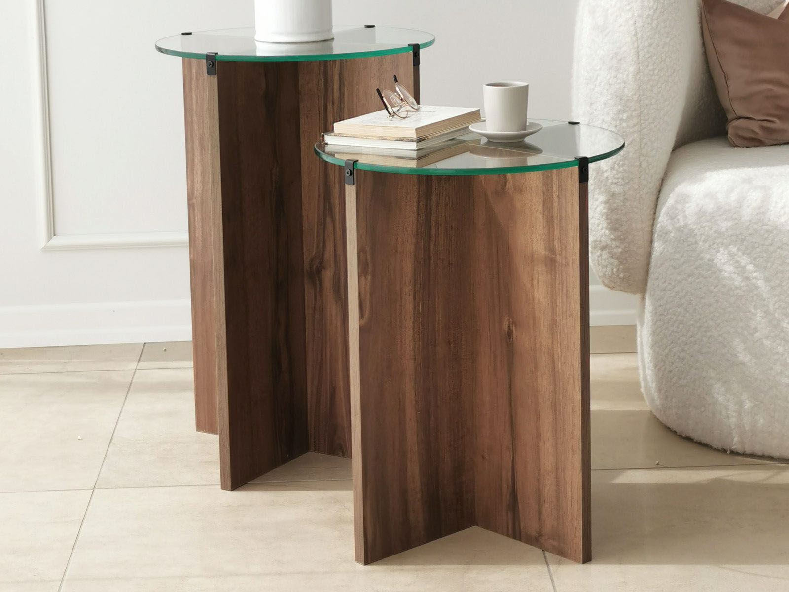 Lot de 2 tables d'appoint LILARA noyer